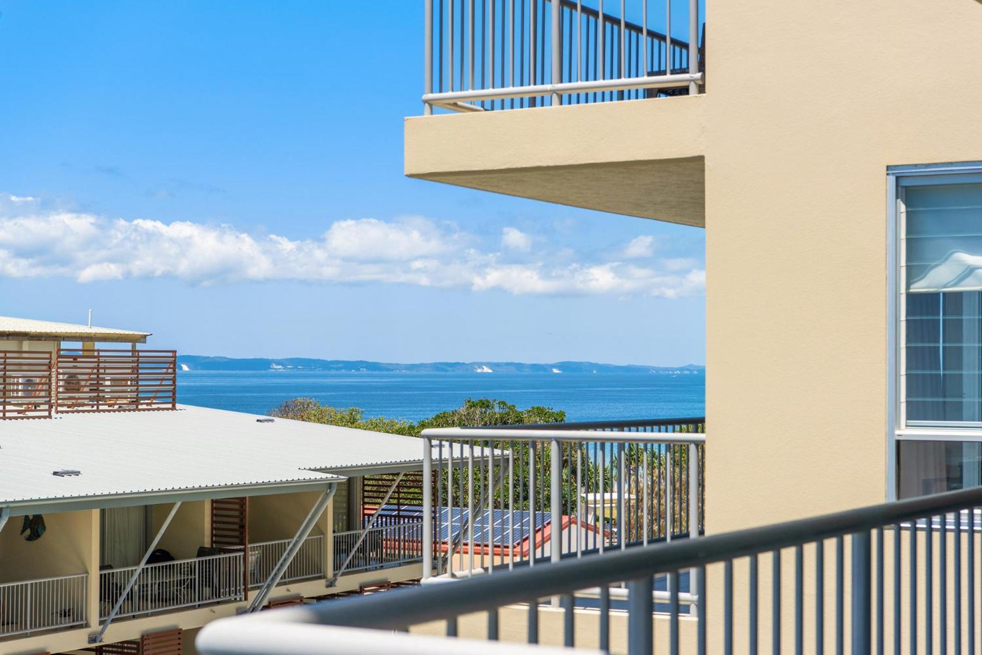 On The Beach Resort Bribie Island Woorim Exterior photo